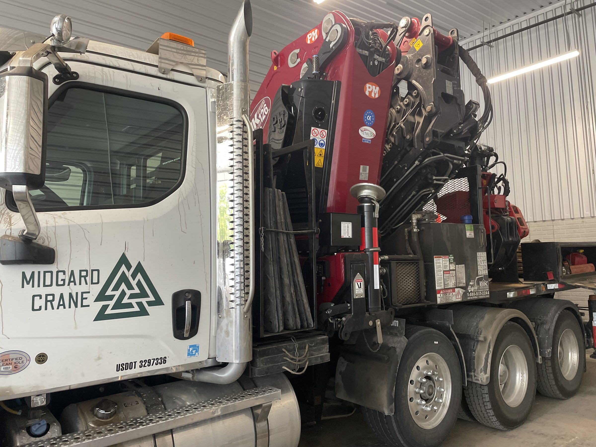 Midgard BIK Series 126 grapple saw truck on a Western Star chassis